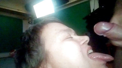 Sex hub couple: Velký výstřik do jeniny horké pusy