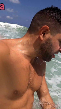 Bavíme se s italským kulatým zadkem na nudistické pláži