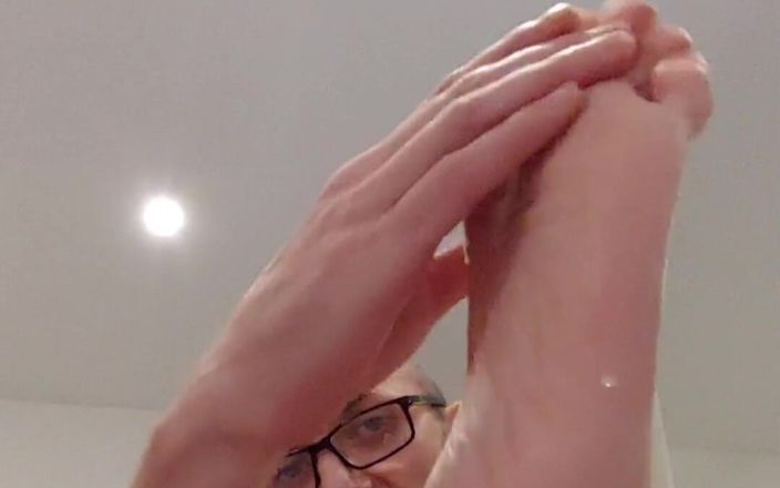 Boy jerking off: Czy lubisz moje stopy?