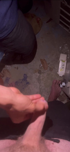 Quan Vietnam 18: 伸出援手。帮助我的朋友深夜在车库里拍摄大量