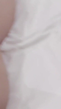 어린 소년과 공유하는 마누라