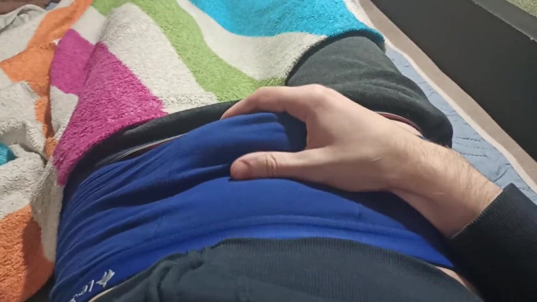 Pasha: nili painti men aadmi apne dik ke saath khel raha...