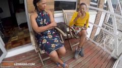 African Lesbians: Venus a Palesa drench gauč na šťávě z kundičky