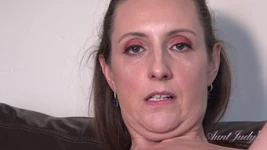 Auntjudys - बड़े स्तनों वाली चोदने लायक मम्मी सौतेली आंटी keira आपको वर्जित लंड हिलाने के निर्देश देती है