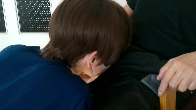 akeieroi: pelan dan lengket sampai tenggorokan