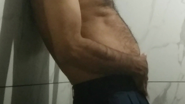 Myplayx: Mă joc cu pula mea în baie