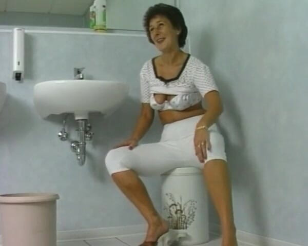 YOUR FIRST PORN: 섹시 그랜니 - 절대 늦지 않았다 1부