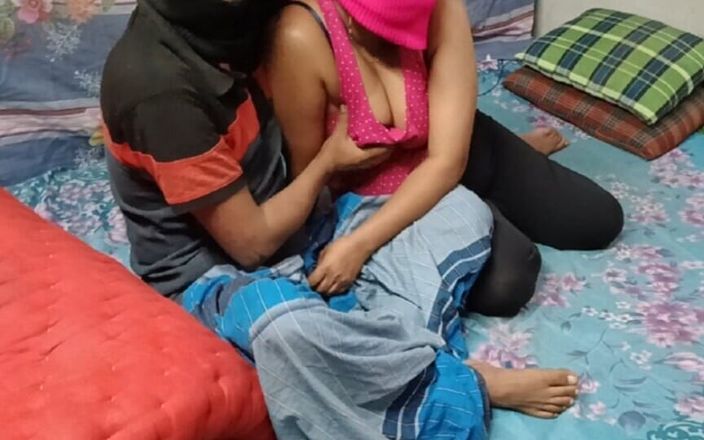 Hot_wife999: O meio-irmão fez a meia-irmã Nakeed andfucked seu romanc