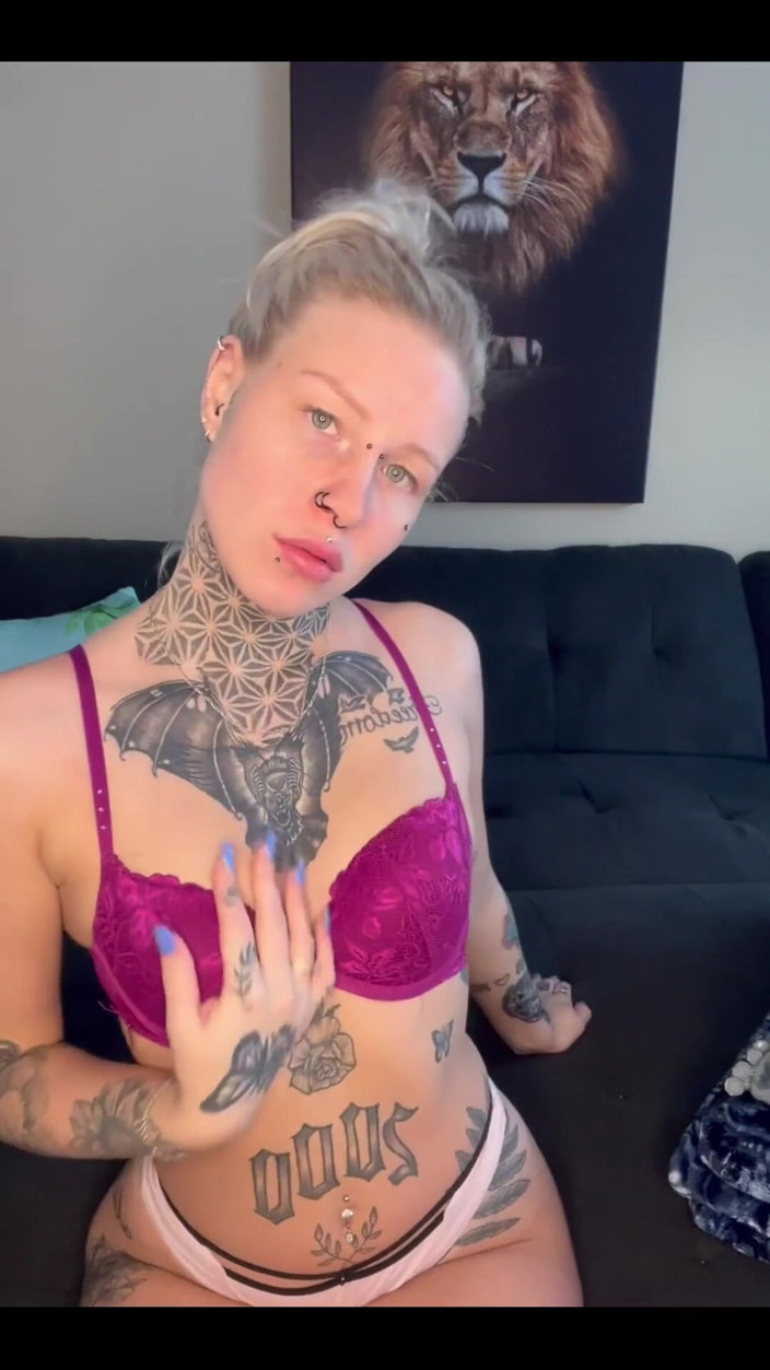 Melina: Oupsiii, petite bronzée que je suis