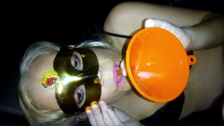 Sexoamateur: Sborra nell'imbuto