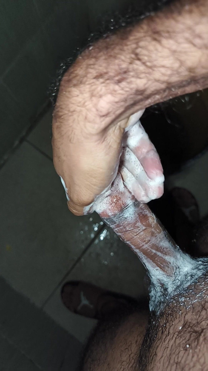 Cute boy jerks off: Homem gay se masturba na casa dos pais quando eles...