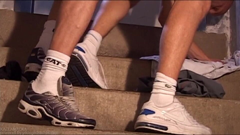 Young Bastards: Servicio de sumisión de puta