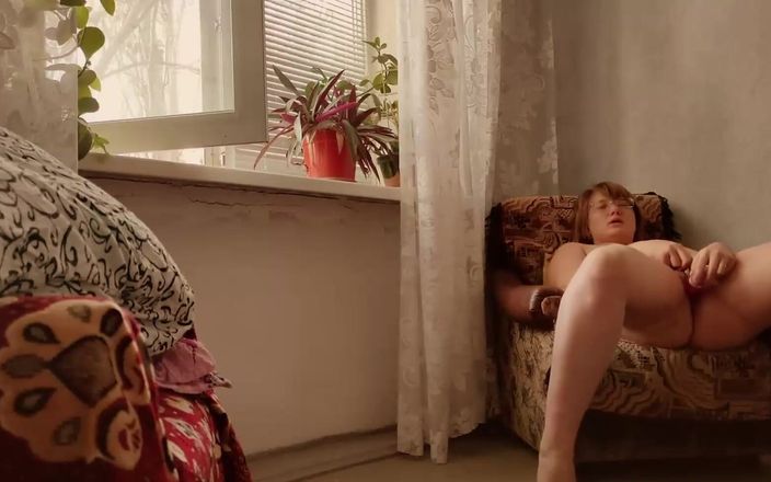 SchoolPrincess: È noioso essere soli, ma c'è un vibratore