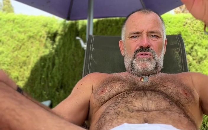 Daddybearvlc: Швидке занурення в мою білу нижню білизну. Подобається, як вони йдуть прозорими!!