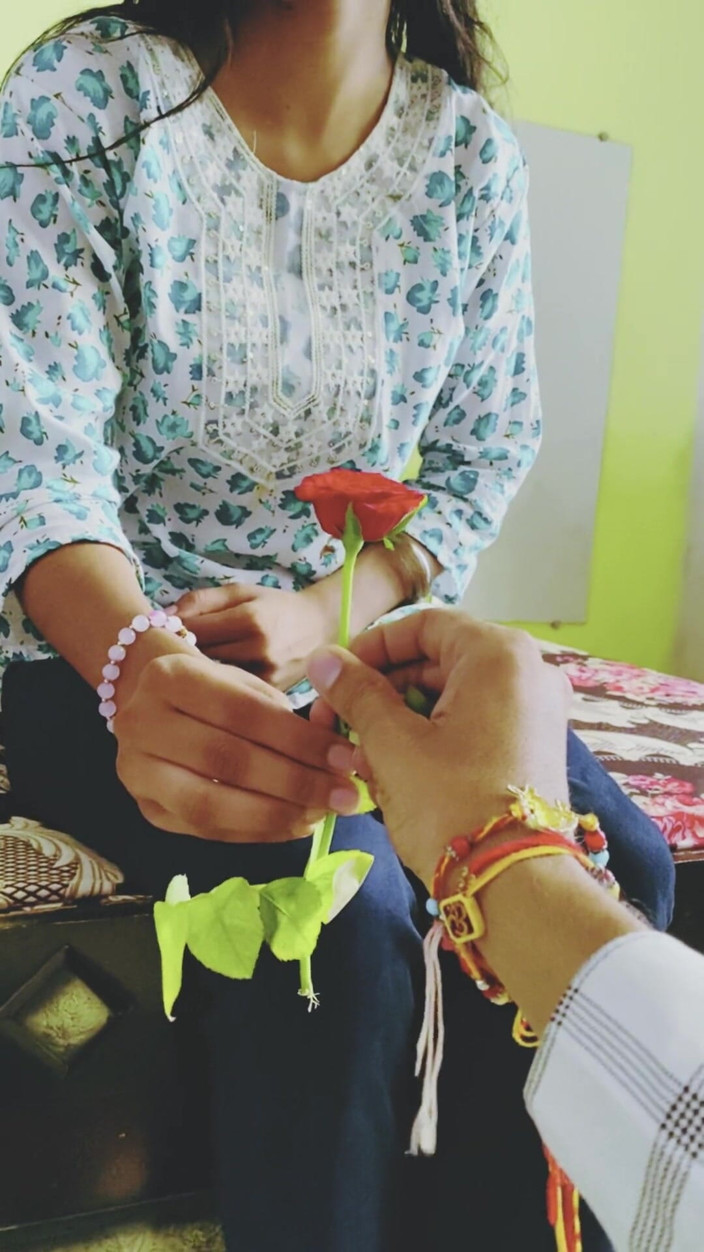 Bracing Safari 4: The Boy Gave the Girl a Rose Rose and Her