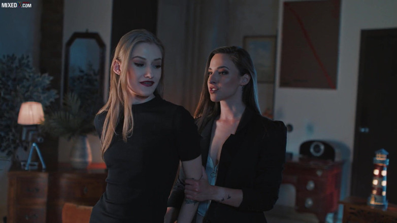 MixedX: Detektif lesbian seksi jatuh cinta sama tersangka mudanya yang super...