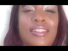 Hot and Wet: Sledujte, jak klečí a saje dva černé ptáky