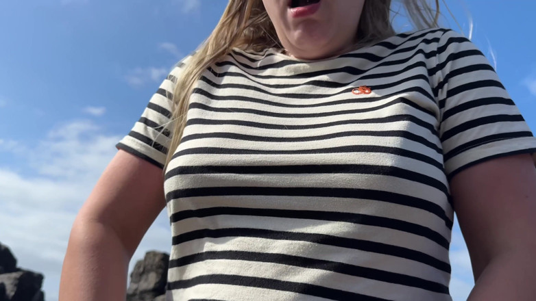 Emma Voyeur: Un Altro Incidente Sulla Spiaggia - Jeans Bagnati in Riva Alla...