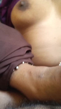 浮気する主婦がベッドでセックス