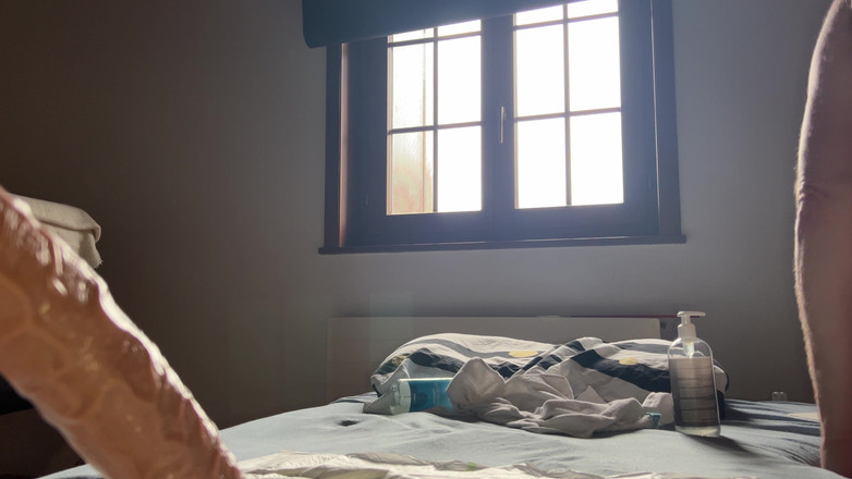 Almaviva: 爷爷操他的棕色假阳具，他很喜欢