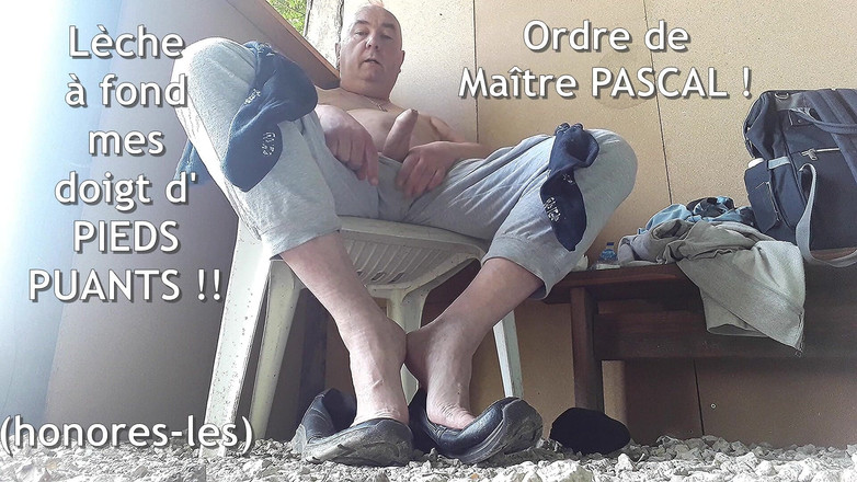 Pascal: 시골 오두막에서 자위하는 뚱뚱한 남자