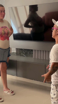 I Pretend to Be an Aerobics Teacher as an Excuse to Fuck a Stranger and Fill Her Entire Pussy with Milk