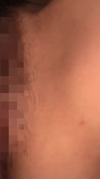 En slampa med ett snyggt ansikte under den otäcka förklädnaden! En-mot-en med en amatör slutty fru bredvid 3-5