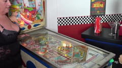 Ukjoolz and Friends: Partouze dans un bar