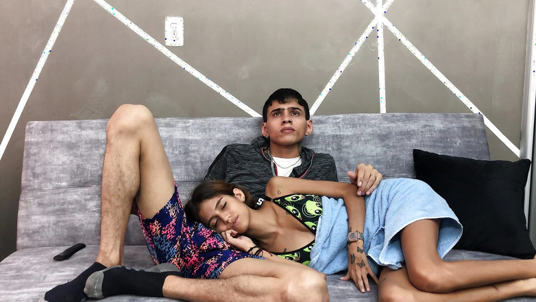 TUflacasex: Moje sexy nevlastní sestra mě doprovází ke sledování filmu a...