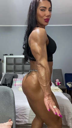 Alesyamuscledoll: Em cima de você