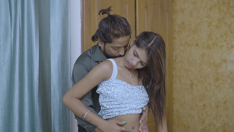 Next short: La jeune et belle-fille était seule à la maison, le beau-père est...