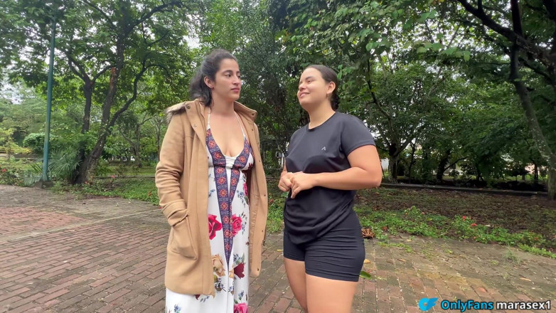 MaRaSexx: Aku nunjukin memekku sama orang asing di jalan, aku ngbiarin...