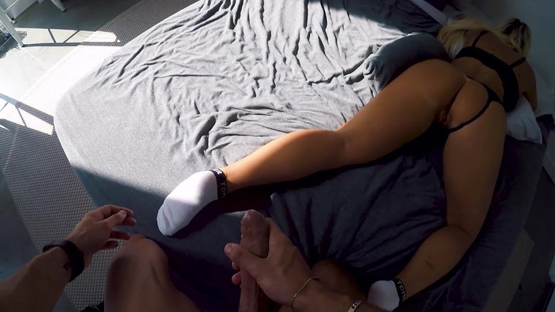 Chokobanana: 훔쳐가기 위해 아파트에 몰래 들어갔지만 다른 것을 발견했습니다.