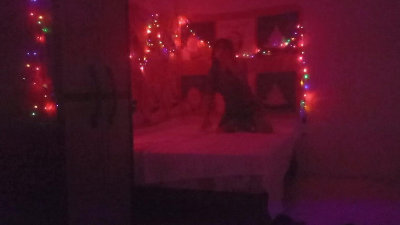 Martin13: La matrigna tettona si gode un natale sexy nel suo...