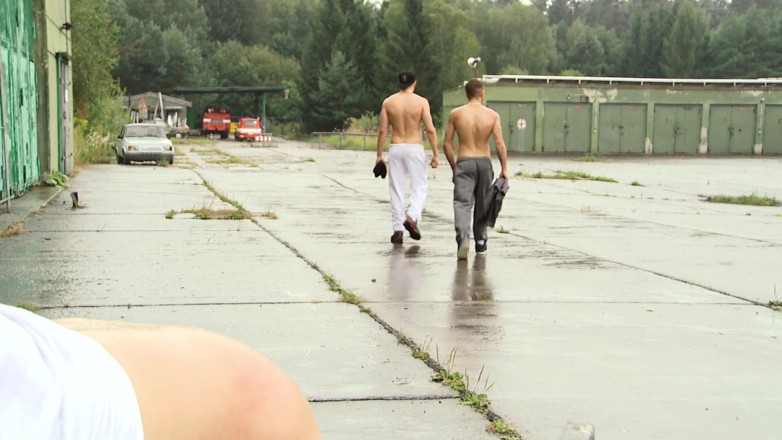 Young Bastards: Dva Chavs používají šukání pracovního kamaráda
