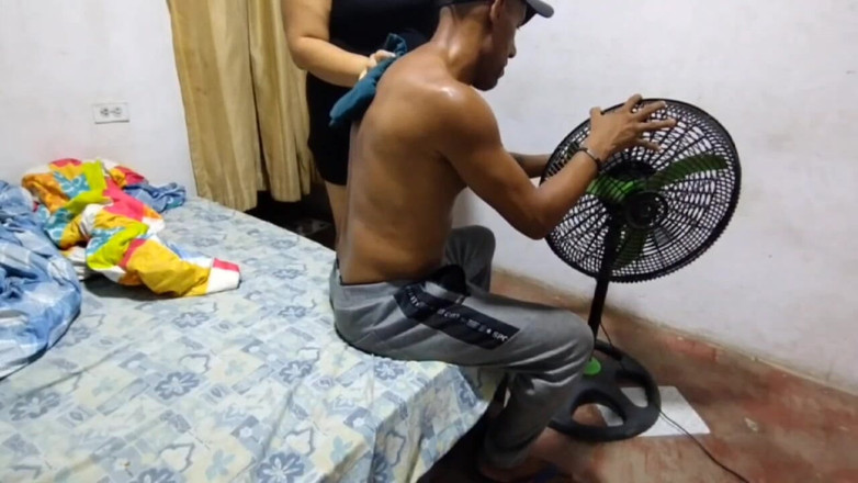 Adribella69: Saya mencari jiran saya untuk membantu saya dan menggodanya untuk...