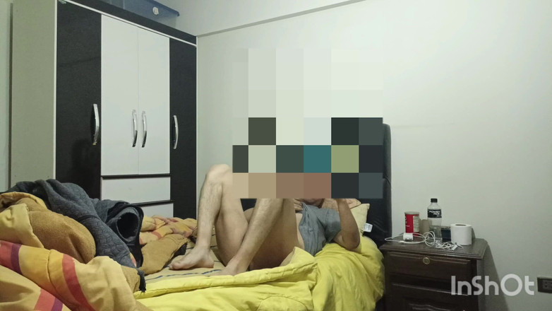 Casanovabol: 볼리비아 알파 남성, 침대에 누워 여성을 기다리다