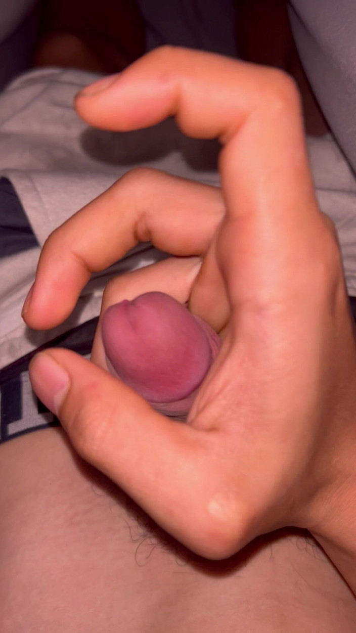 Quan Vietnam 18: Podívejme se spolu na můj chlupatý penis a podívejme se,...