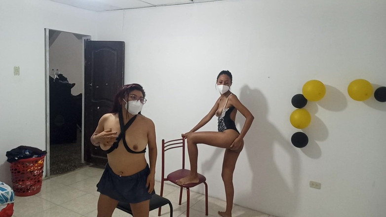 NEGRITA SEXY: 내 레즈 친구가 집에 와서 우리는 정말 뜨겁고 발정난 있어