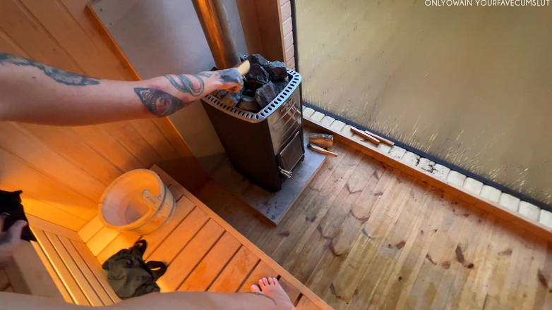 Yourfavecumslut: चेहरे पर वीर्य की समाप्ति के साथ जोरदार सौना मज़ा