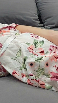 남편이 직장에 있는 동안 구멍에 순종하는 소년을 주문해