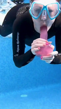 ウェットスーツ 水中ディルドフェラチオ - ネオプレンマスクド吸娼