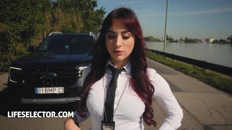 LifeSelector: Zdržená nejžhavějším policajtem na bloku zrzka Kotě Audrey Reid