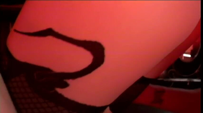 Sex Karma: Slabý muž udělá cokoli, co mu jeho sexy paní řekne, zatímco...