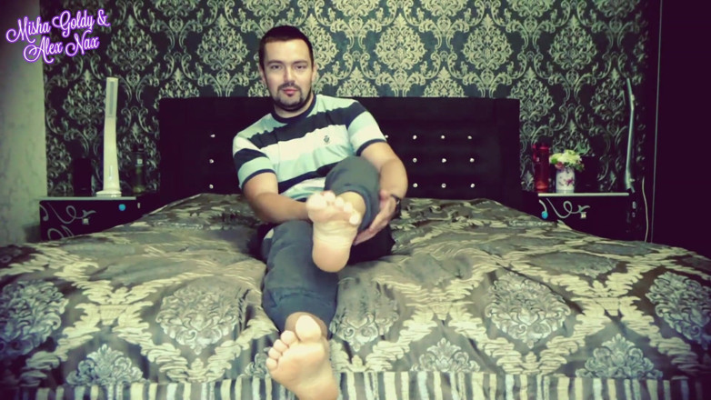 Goddess Misha Goldy: B-mailing-falle für erbärmliche bisexuelle fußschlampe von Alpha Couple!