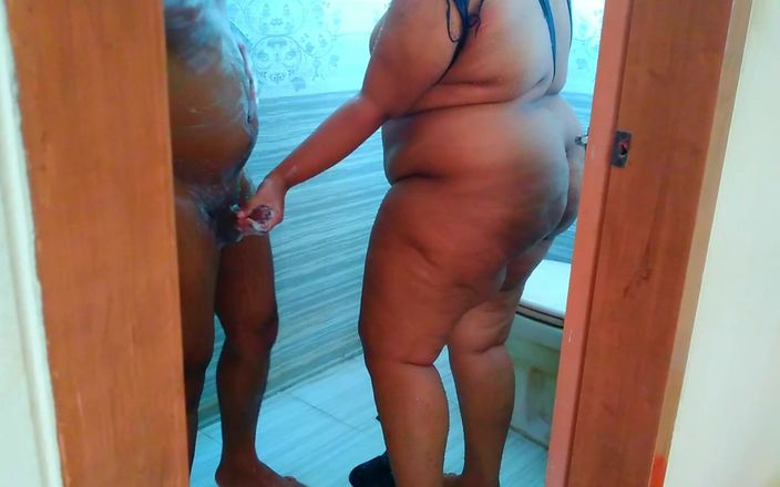 Aria Mia: Saoedische moslima met grote tieten en dikke kont sexy 35-jarige tante...