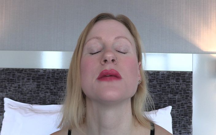 Blondehexe: Domina deixa dados decidirem