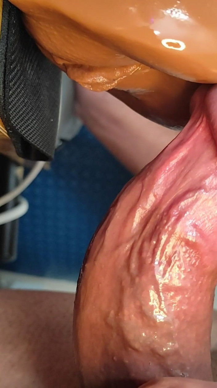 Robertxx: Eu minha vagina ultra-realista até ficar com sede