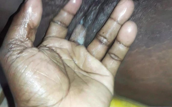 Ramesh: Divertimento con masturbazione e ditalino.