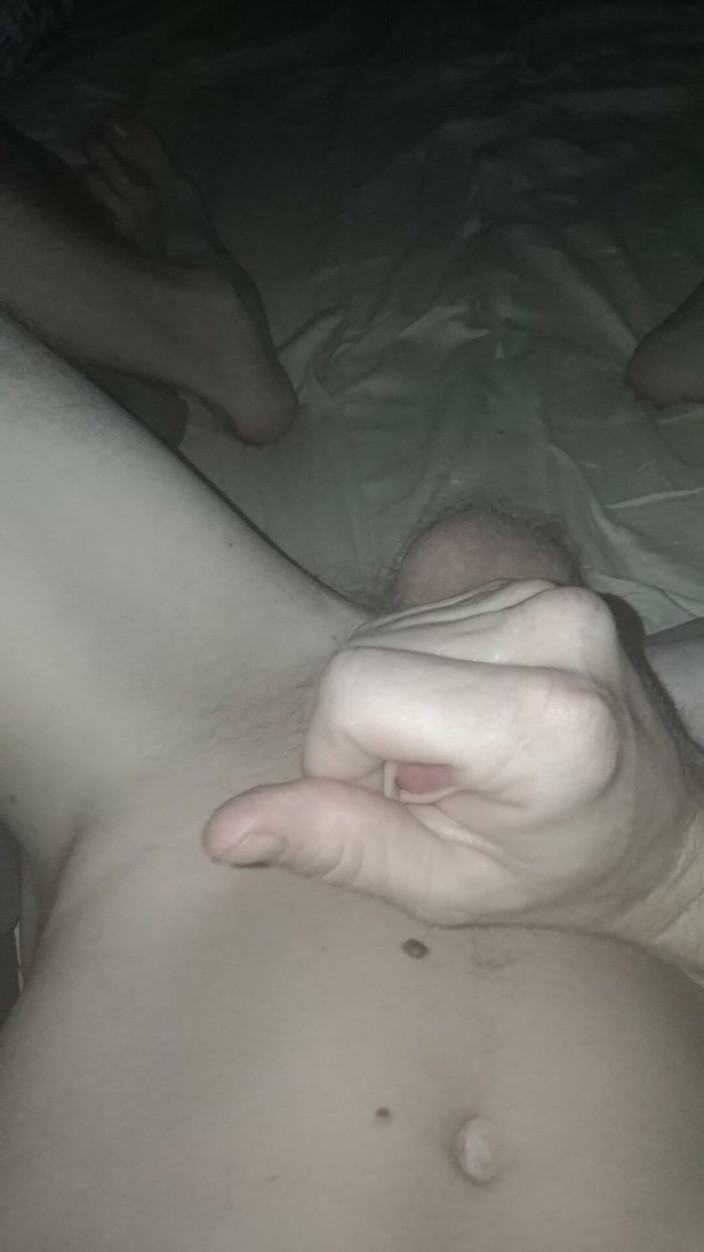 Himlong: Aku lagi asik muasin memekku pakai sperma hangatku sampai crot...